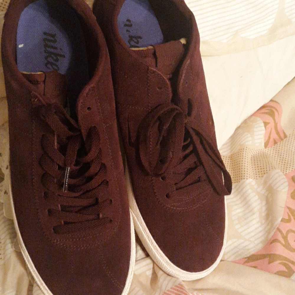 Nike SB skate shoes . Burgundy suede  11